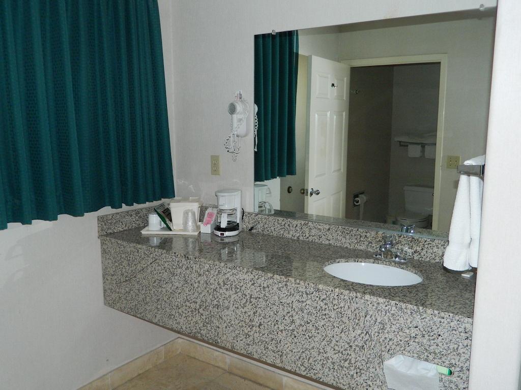 Capital Suites Blythe Room photo